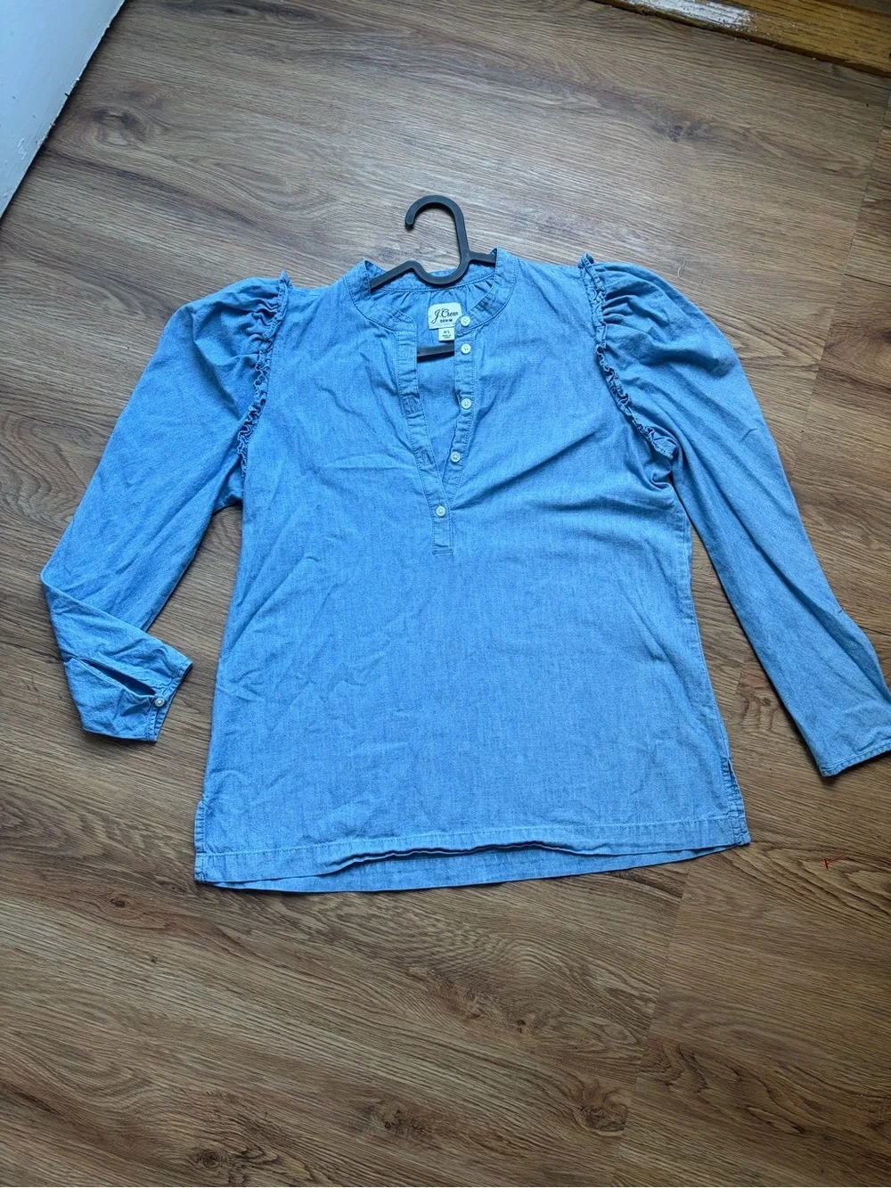 🫐 J.Crew Denim Ruffle Shoulder Puff Sleeve Popover Henley Blouse Light Wash XS